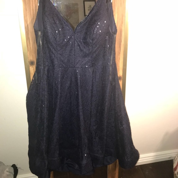 Dress - Picture 5 of 7